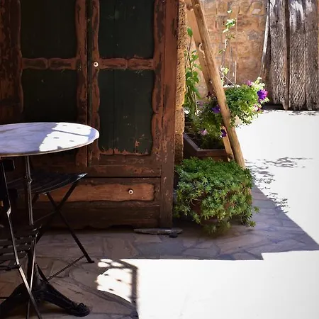 S.nikolis' Historic Boutique Hotell