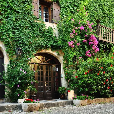 S.nikolis' Historic Boutique