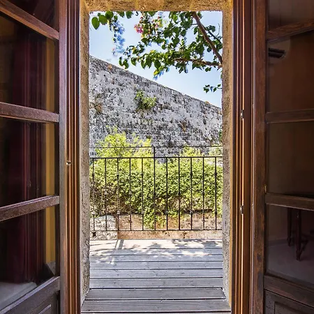 מלון S.nikolis' Historic Boutique 4*