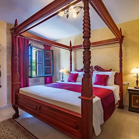 S.nikolis' Historic Boutique