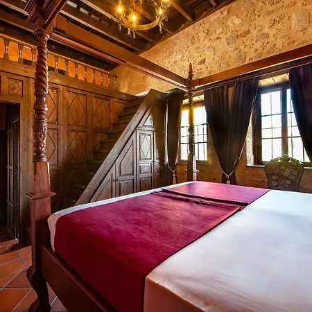 S.nikolis' Historic Boutique