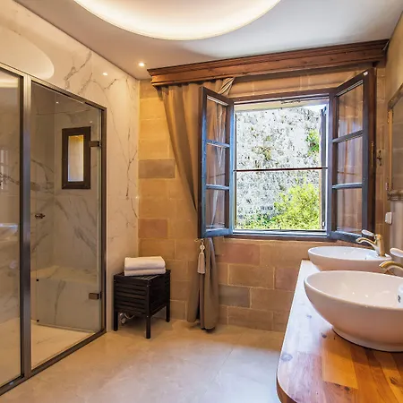 S.nikolis' Historic Boutique Hotel 4*